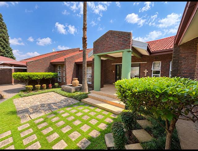 4 BEDROOM HOUSE FOR SALE IN THREE RIVERS EAST